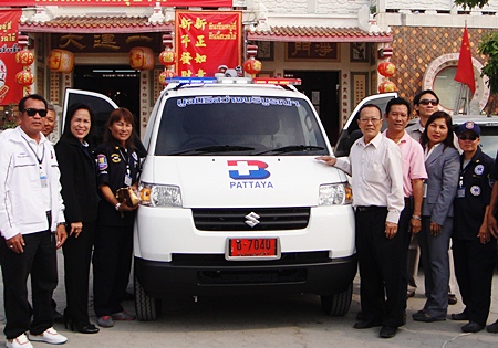 Saichol Panchumchit, Thai Health Insurance manager of Bangkok Hospital Pattaya presented an ambulance to Prasit Thongthitcharoen, chairman of the Sawang Boriboon Thammasathan Foundation, Pattaya, for the use in the service of people in need of urgent medical attention on Koh Larn.